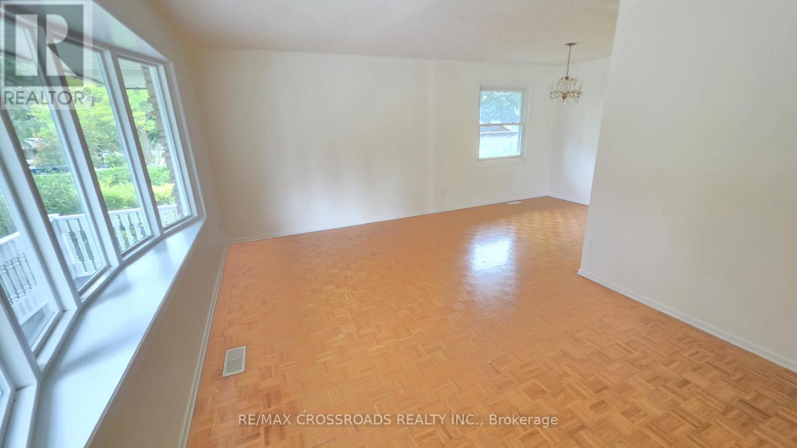 106 KIMBERLY CRESCENT — photo 3