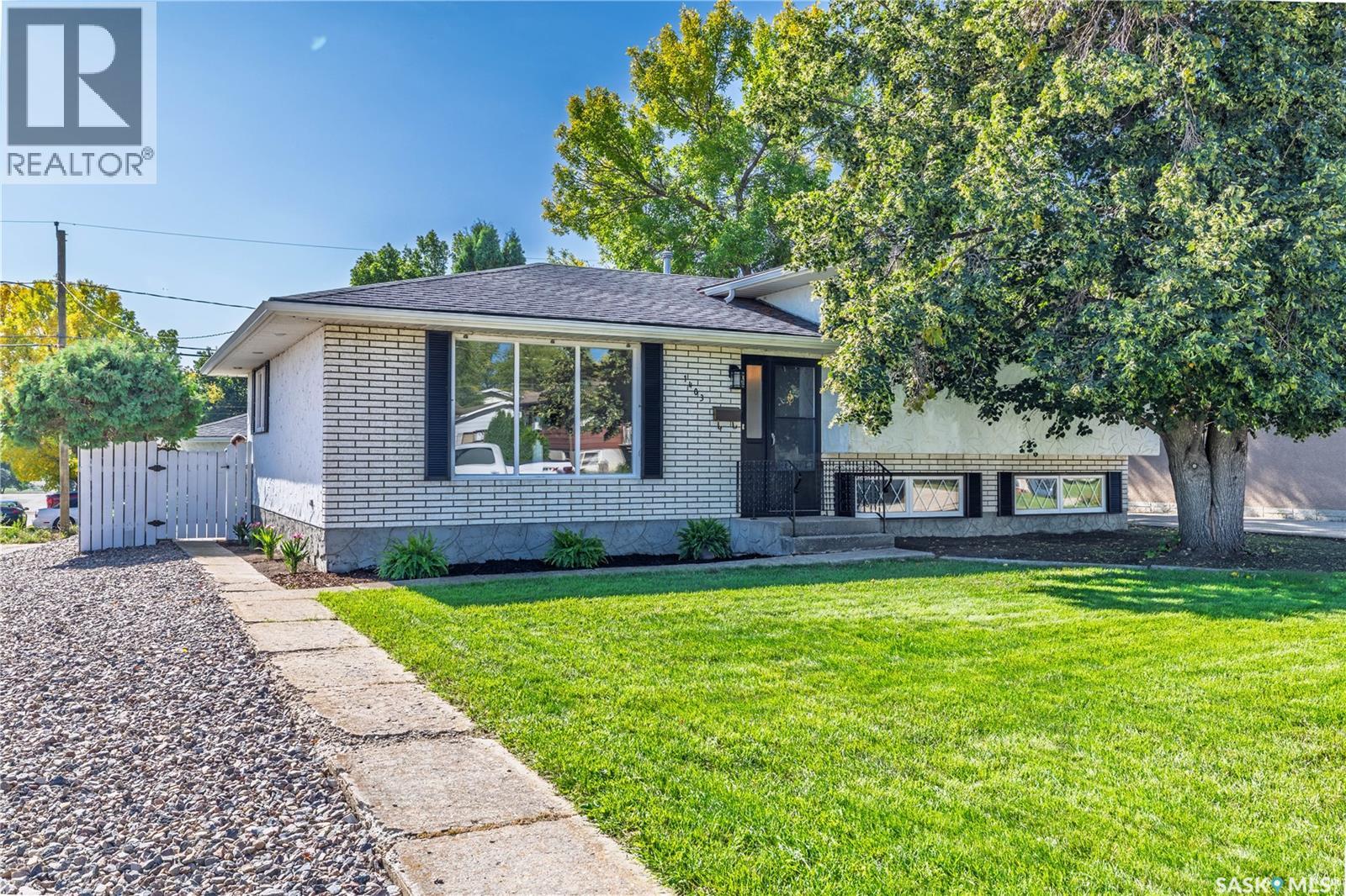 1403 Hochelaga STREET W, Moose Jaw