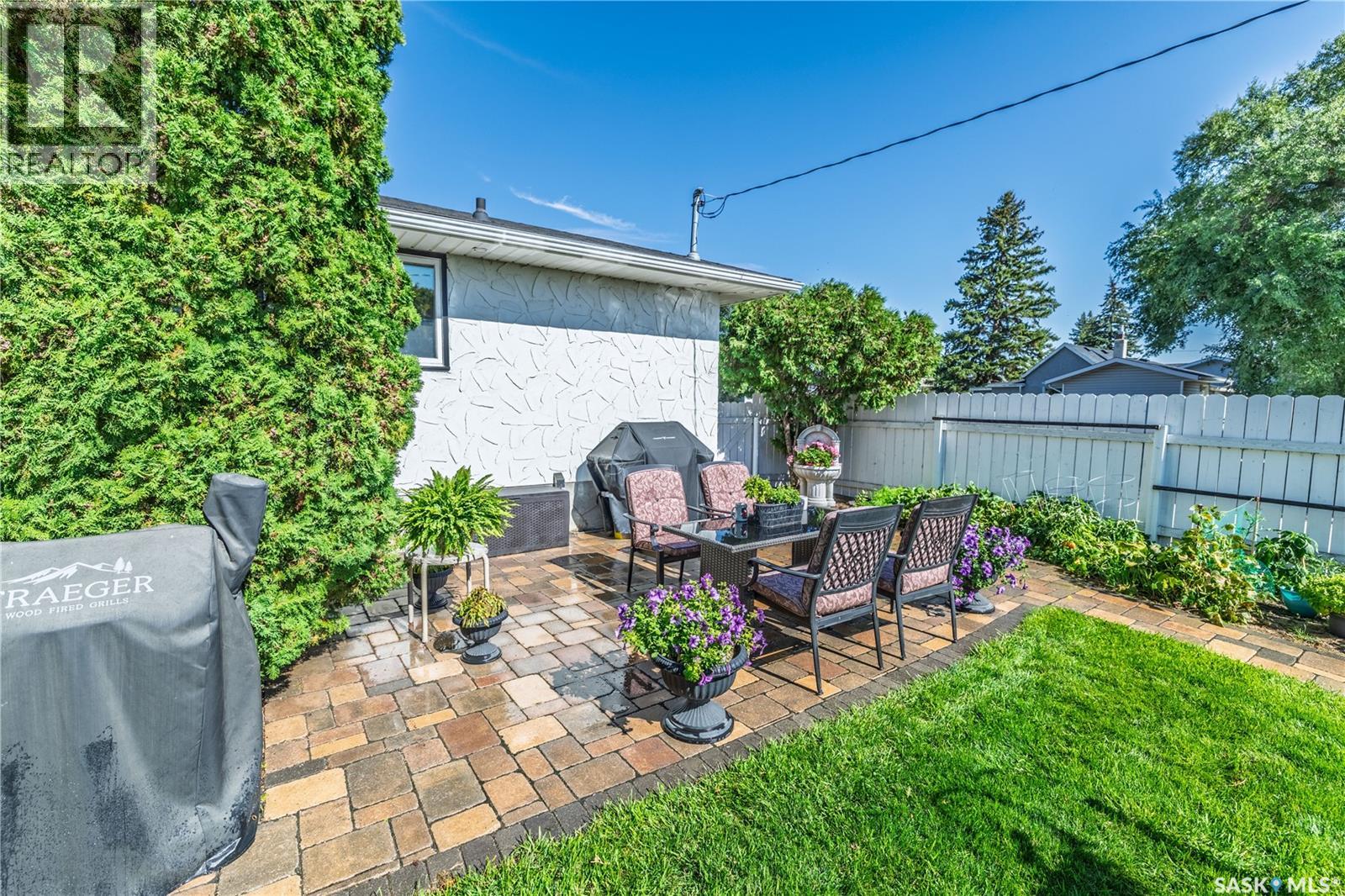 1403 Hochelaga STREET W, Moose Jaw — photo 7