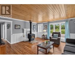 12 Riverside Road West thumbnail 11