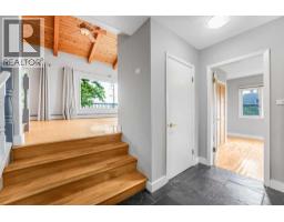 5pc Bathroom - 2404 Sovereign Crescent Sw, Calgary, AB T3C3M2 Photo 8