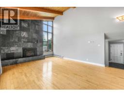 Bedroom - 2404 Sovereign Crescent Sw, Calgary, AB T3C3M2 Photo 15