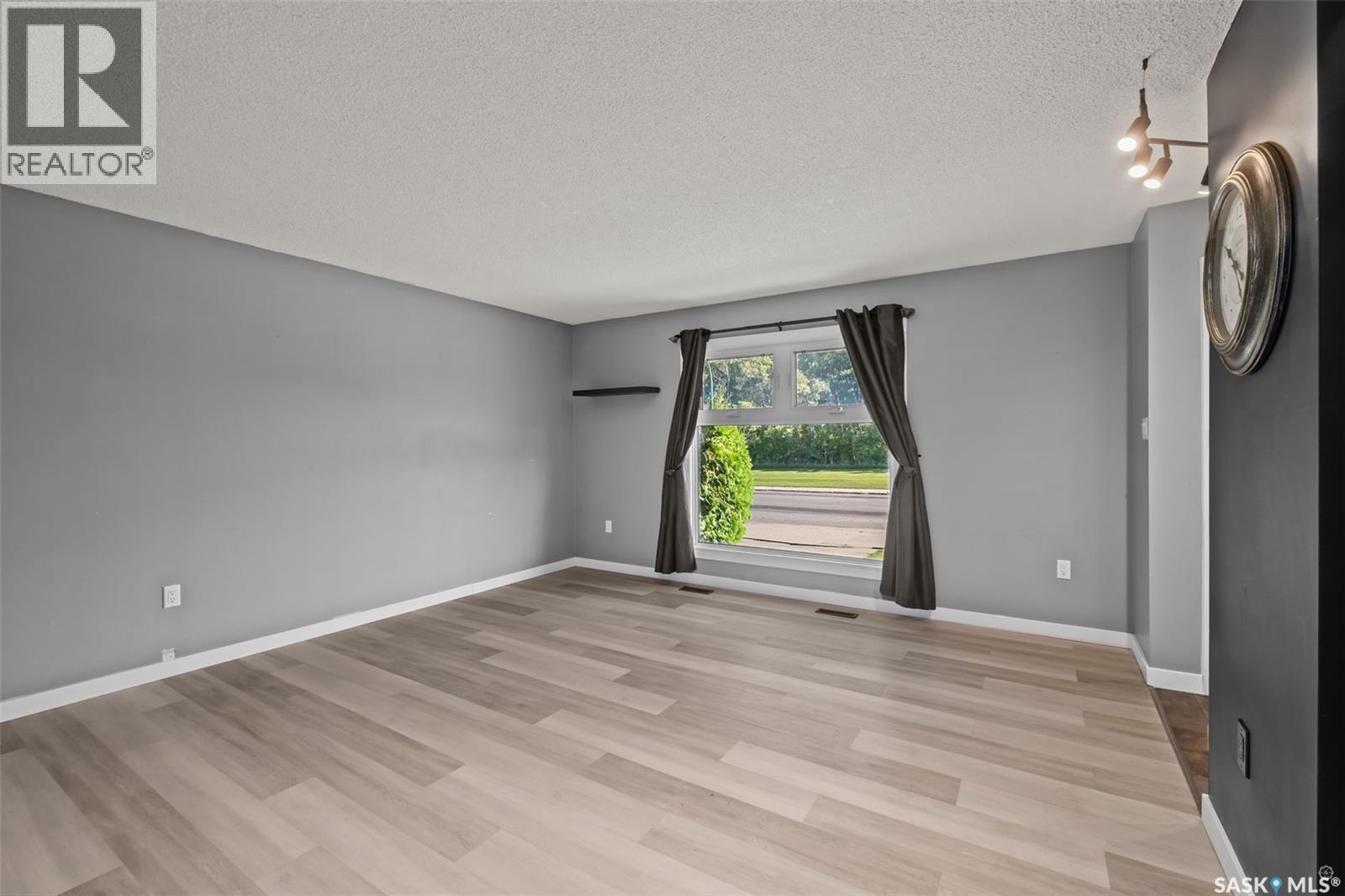 3035 Dunn DRIVE - 4