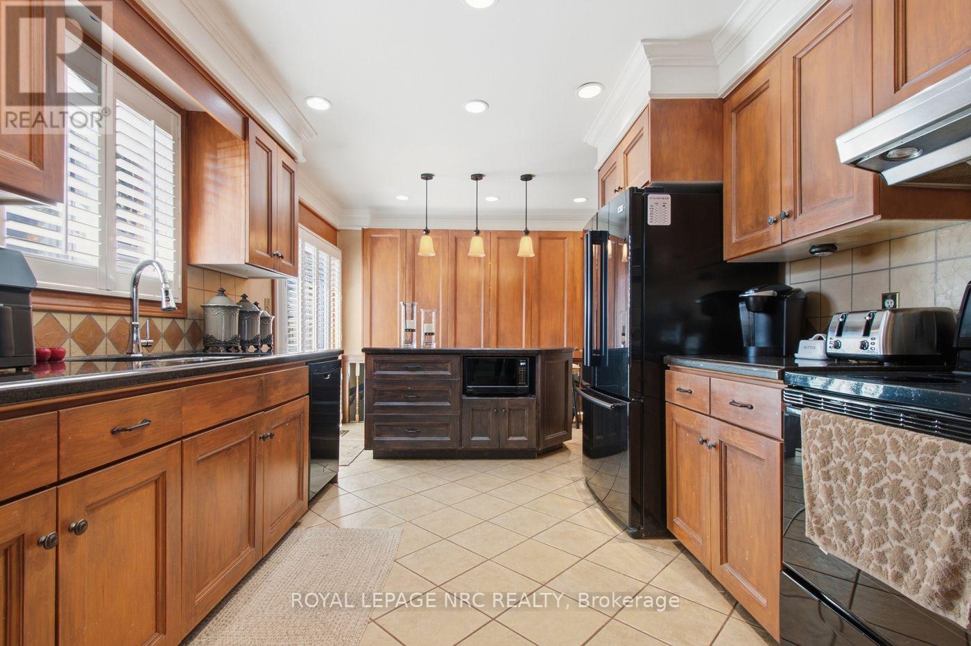 92 LARCHWOOD CIRCLE - 15