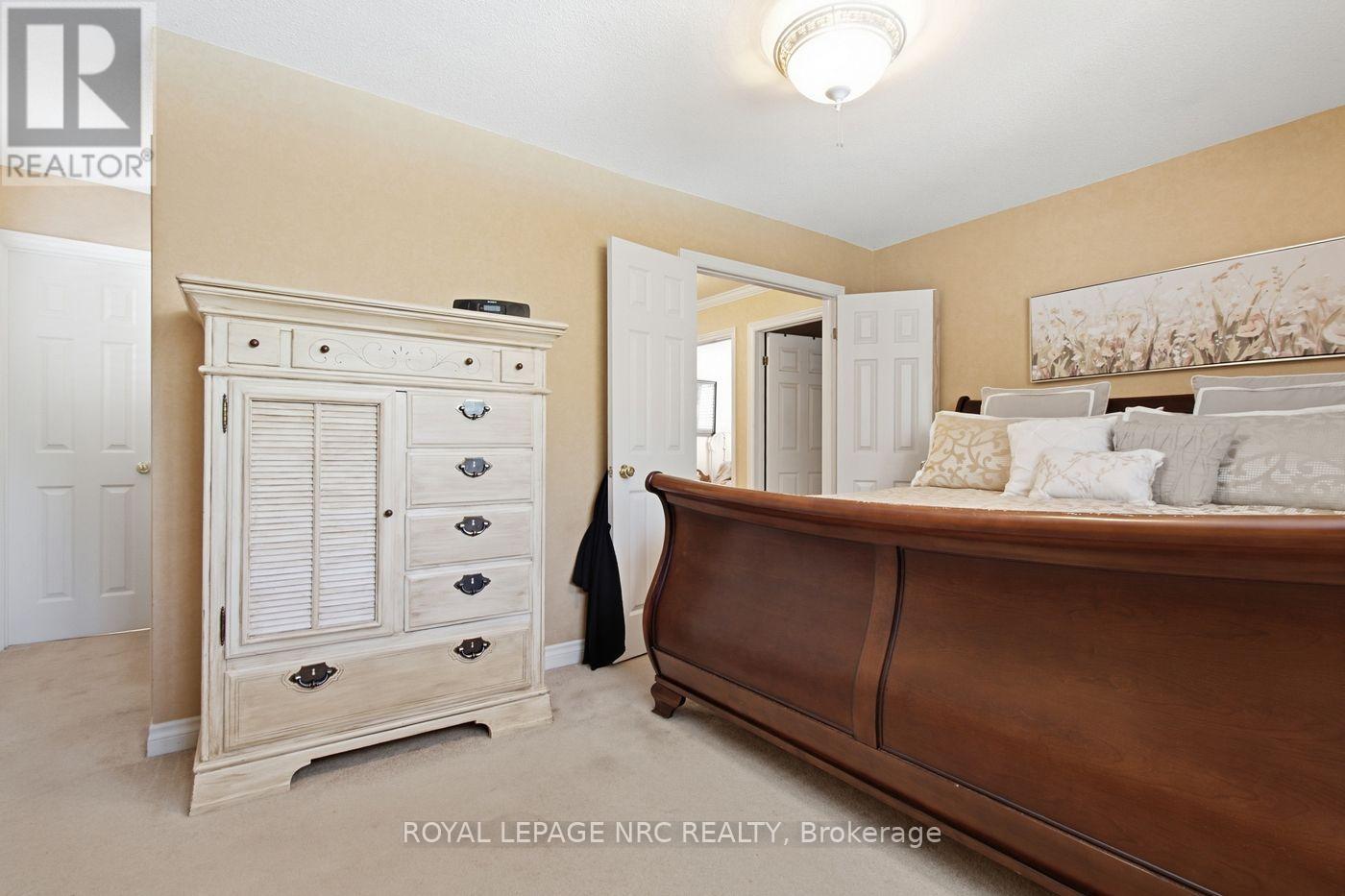 92 LARCHWOOD CIRCLE - 27