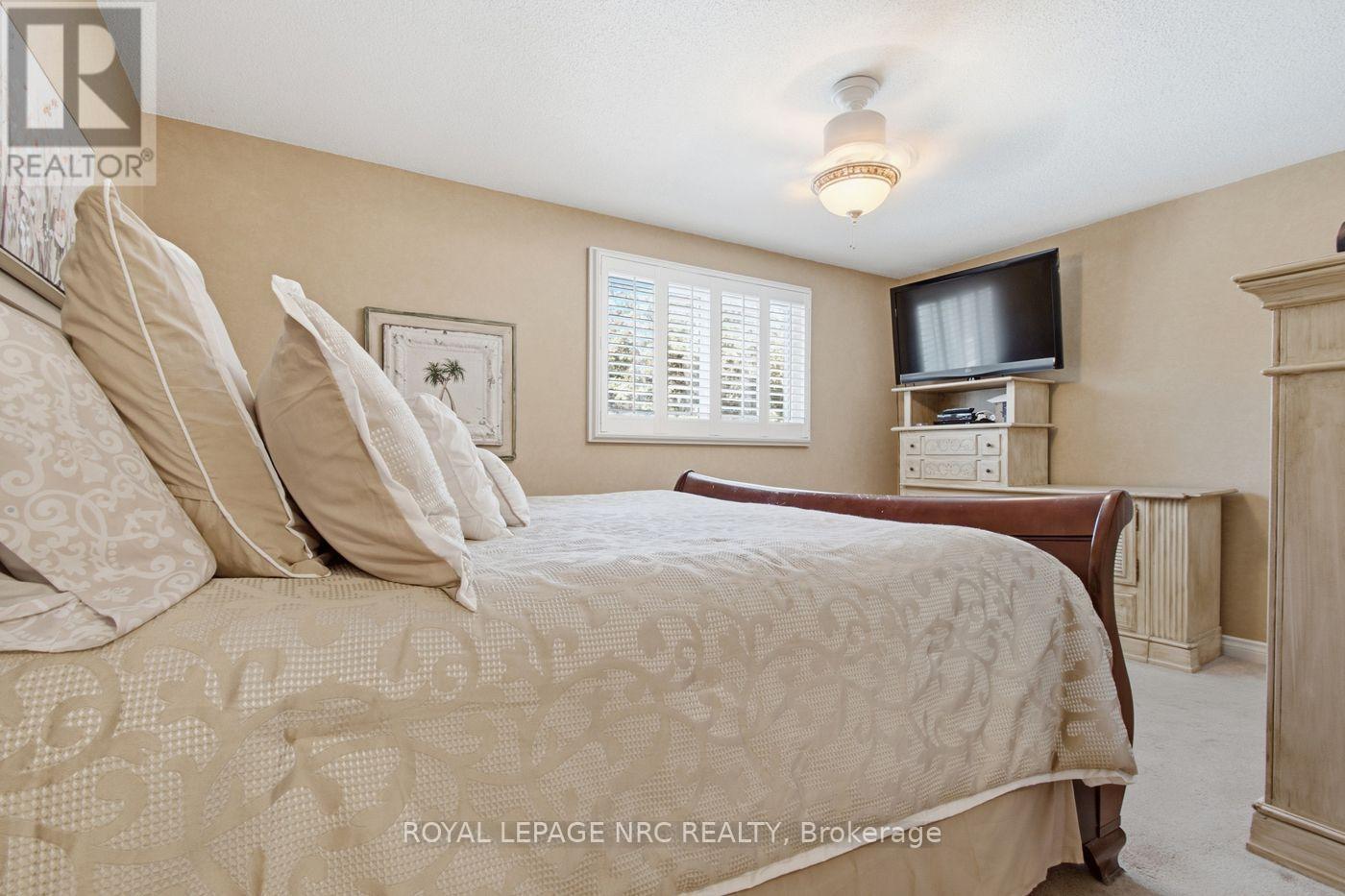 92 LARCHWOOD CIRCLE - 29