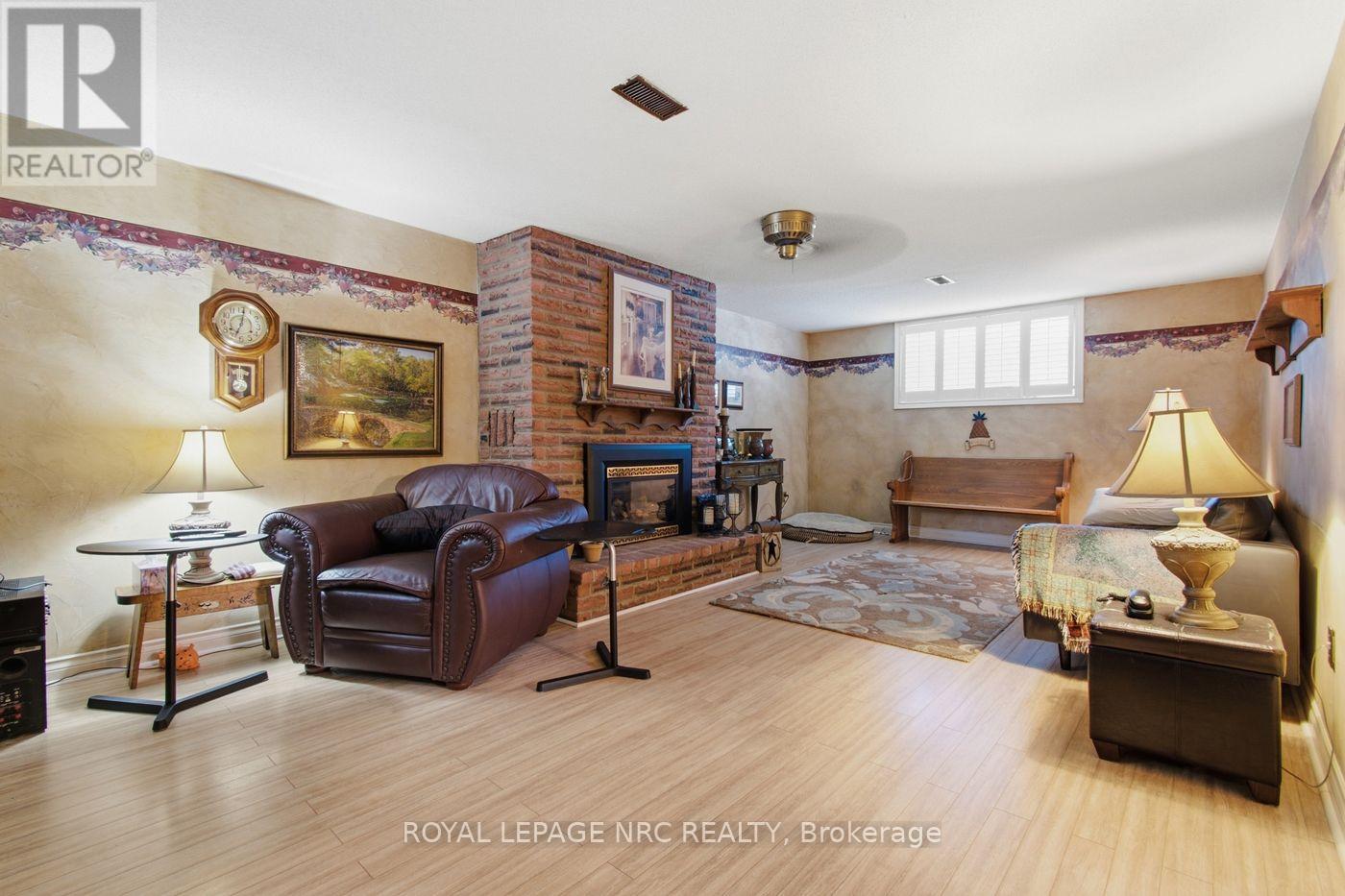 92 LARCHWOOD CIRCLE - 30