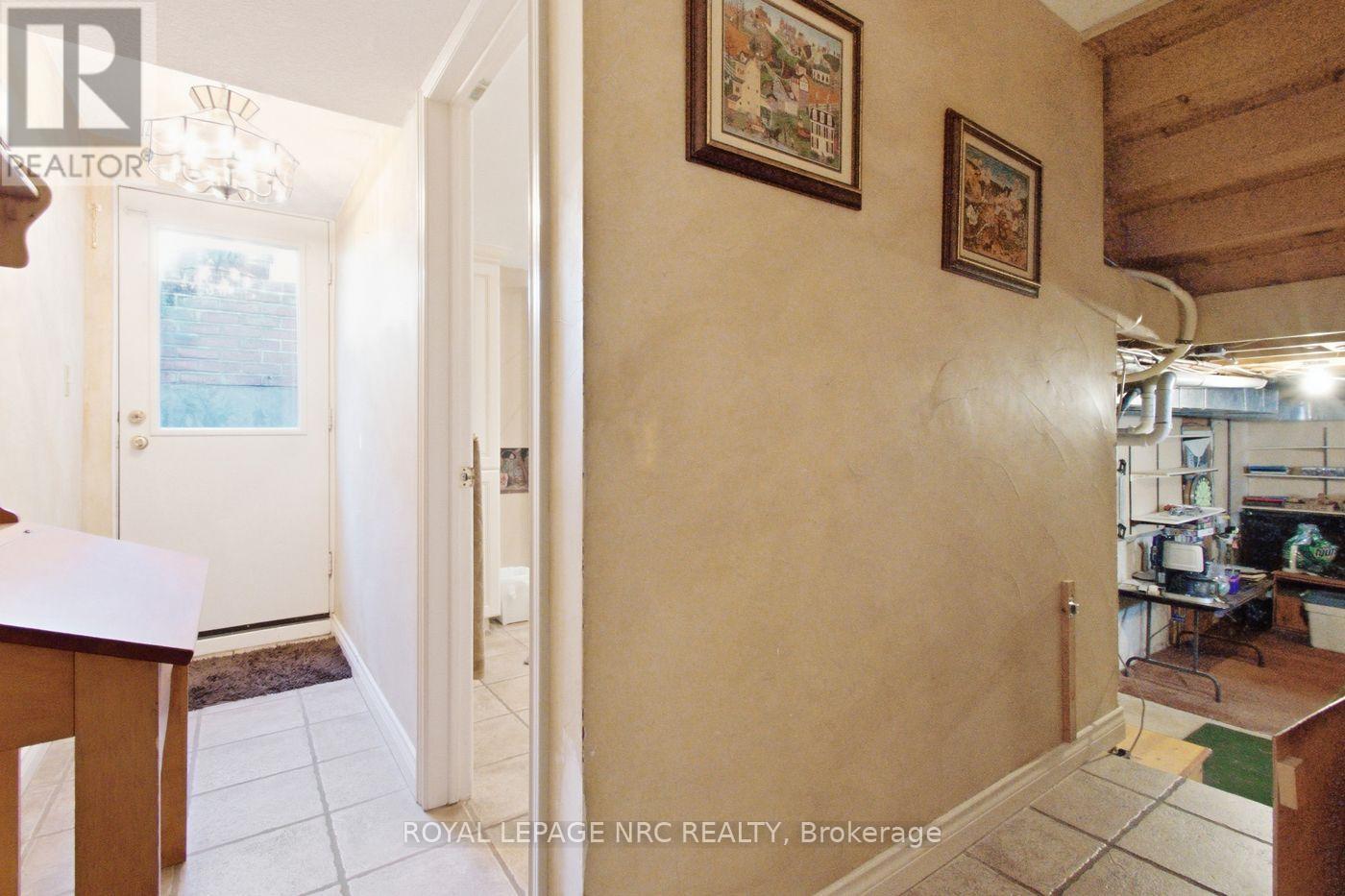 92 LARCHWOOD CIRCLE - 33
