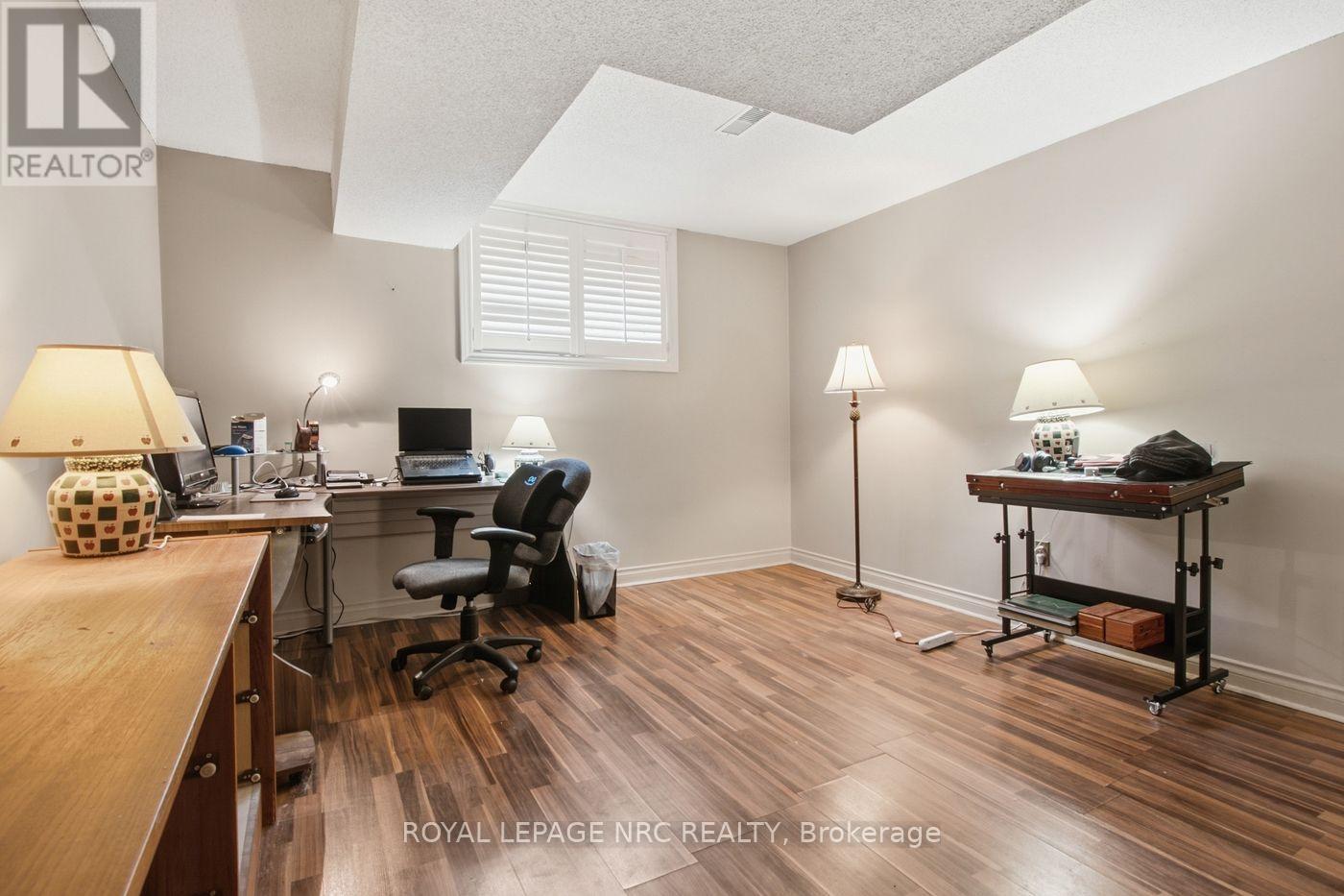 92 LARCHWOOD CIRCLE - 34