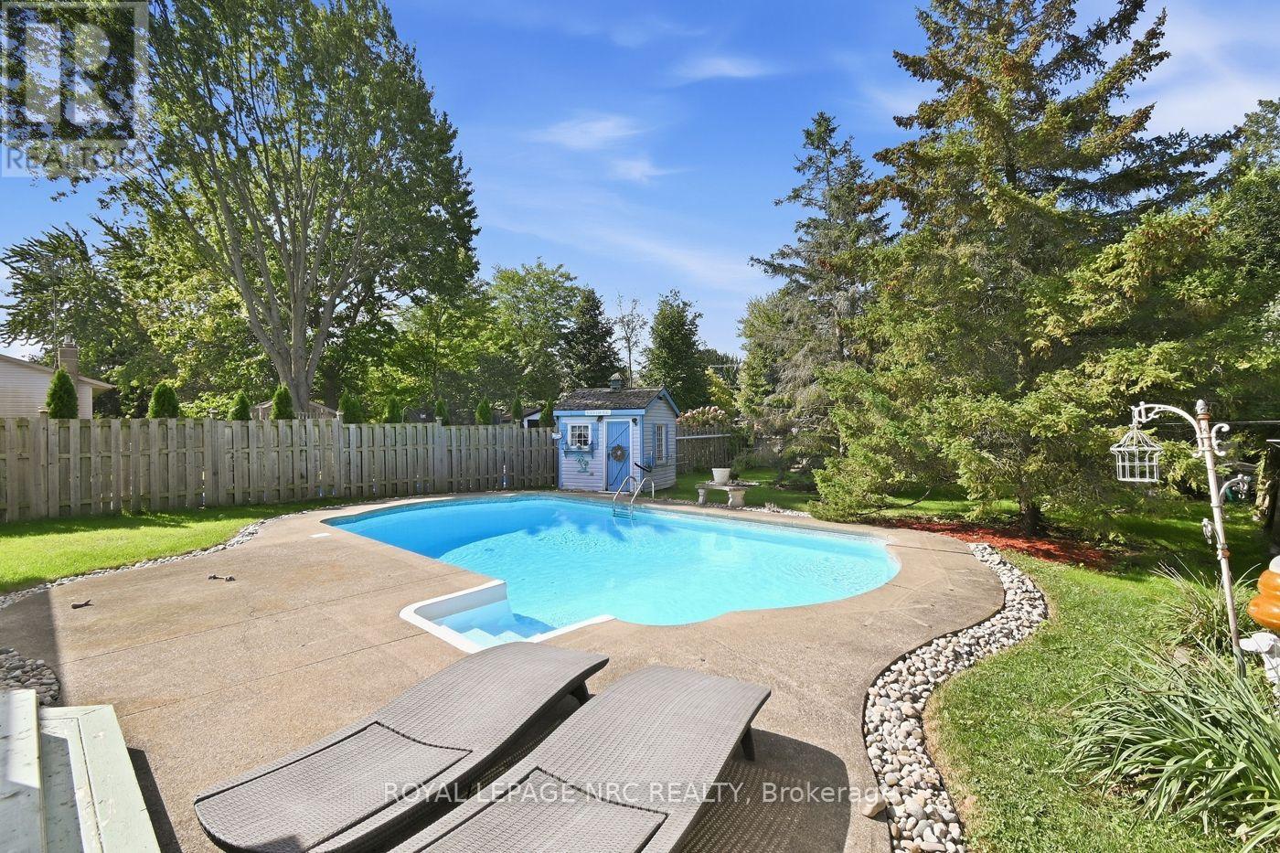 92 LARCHWOOD CIRCLE - 40