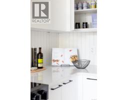 206 1075 Tillicum Rd, Esquimalt, BC V9A2A4 Photo 6