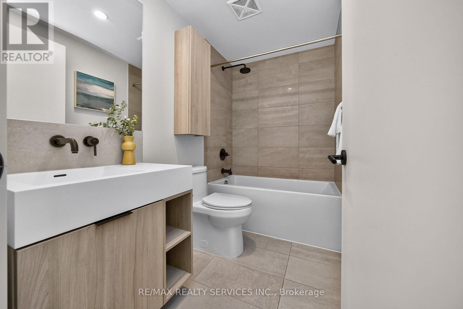 #1717 108 PETER STREET - 33
