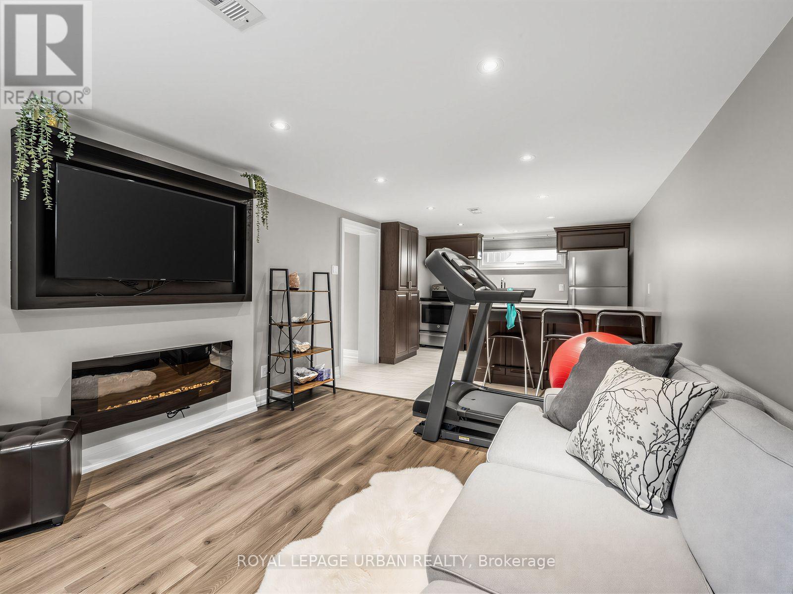15 SAMYA COURT - 32