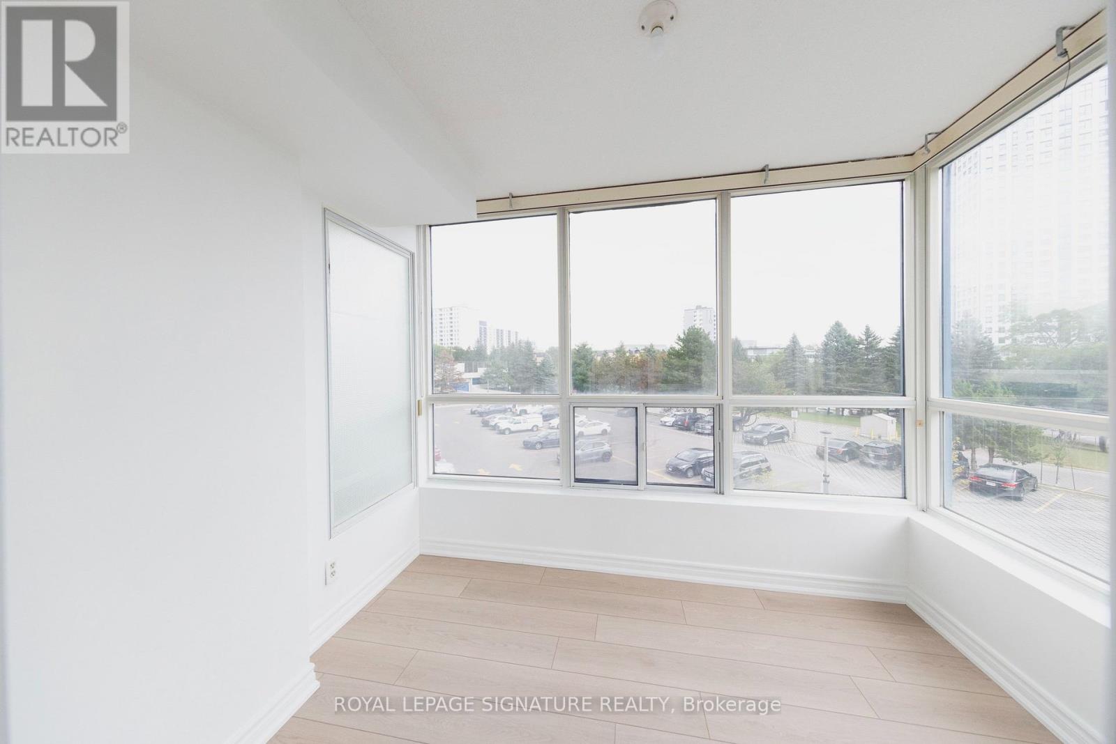Photo of 406 - 3050 ELLESMERE ROAD