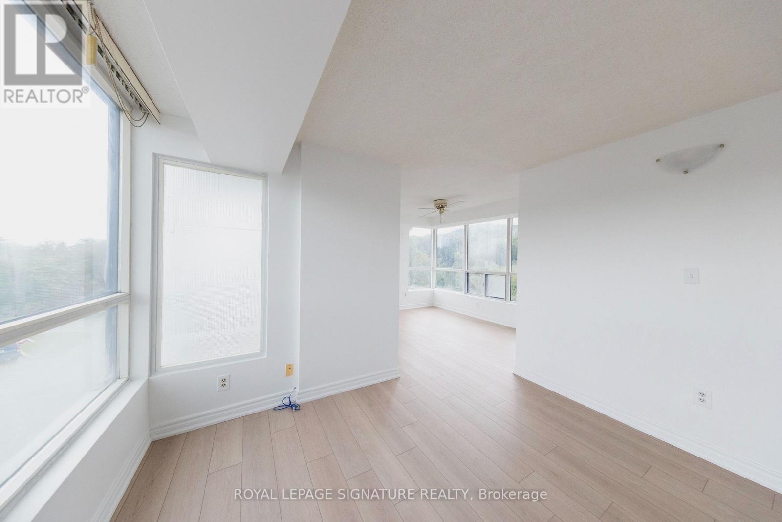 Photo of 406 - 3050 ELLESMERE ROAD