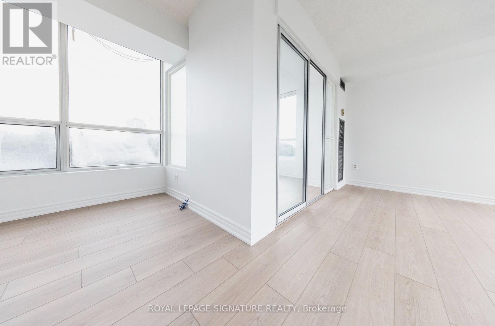 Photo of 406 - 3050 ELLESMERE ROAD