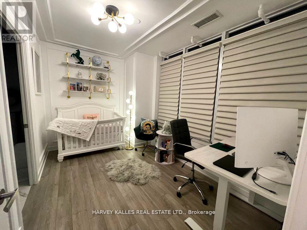 99 Broadway Avenue — photo 16