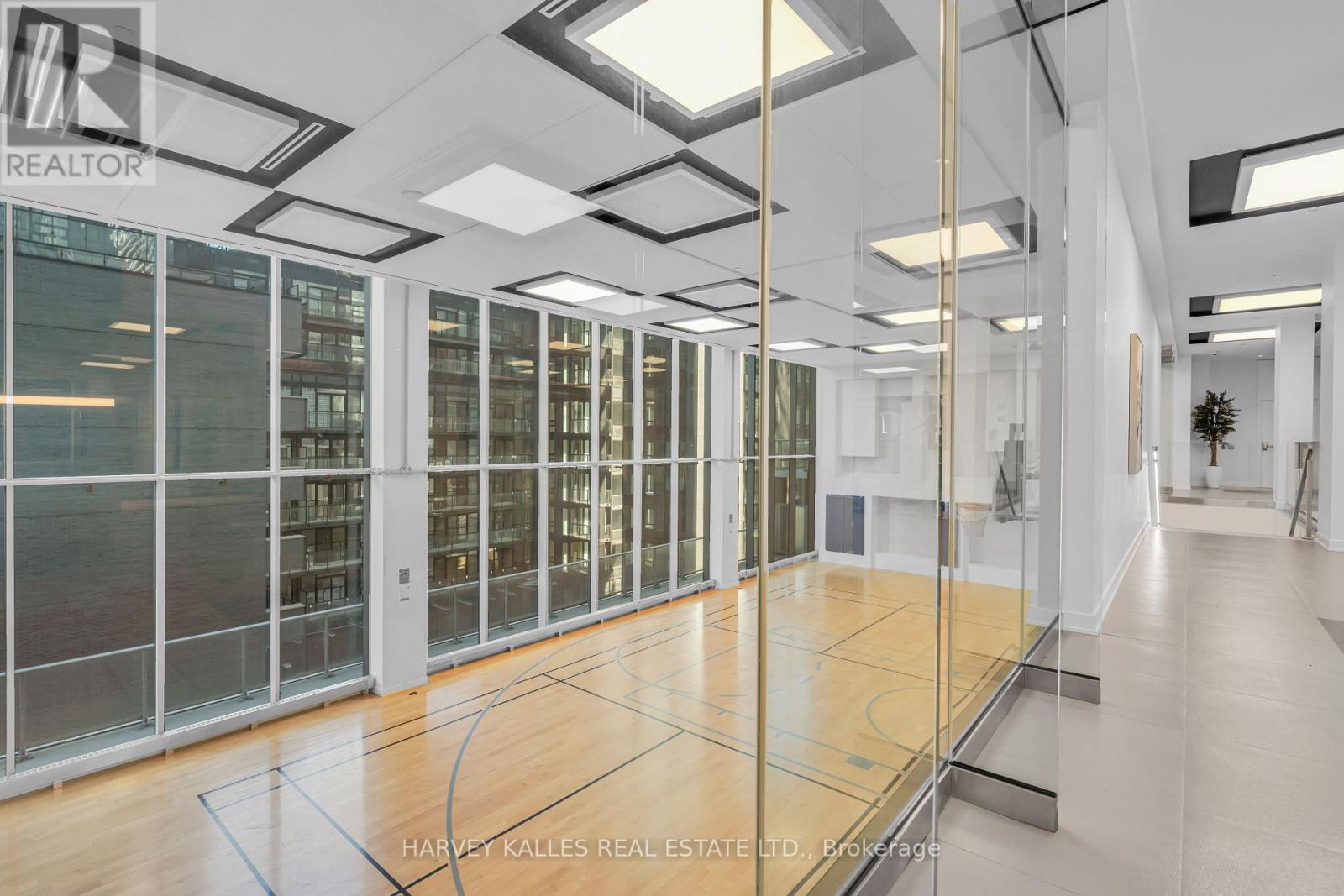 99 Broadway Avenue — photo 25