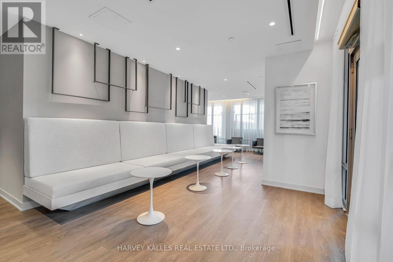 99 Broadway Avenue — photo 33