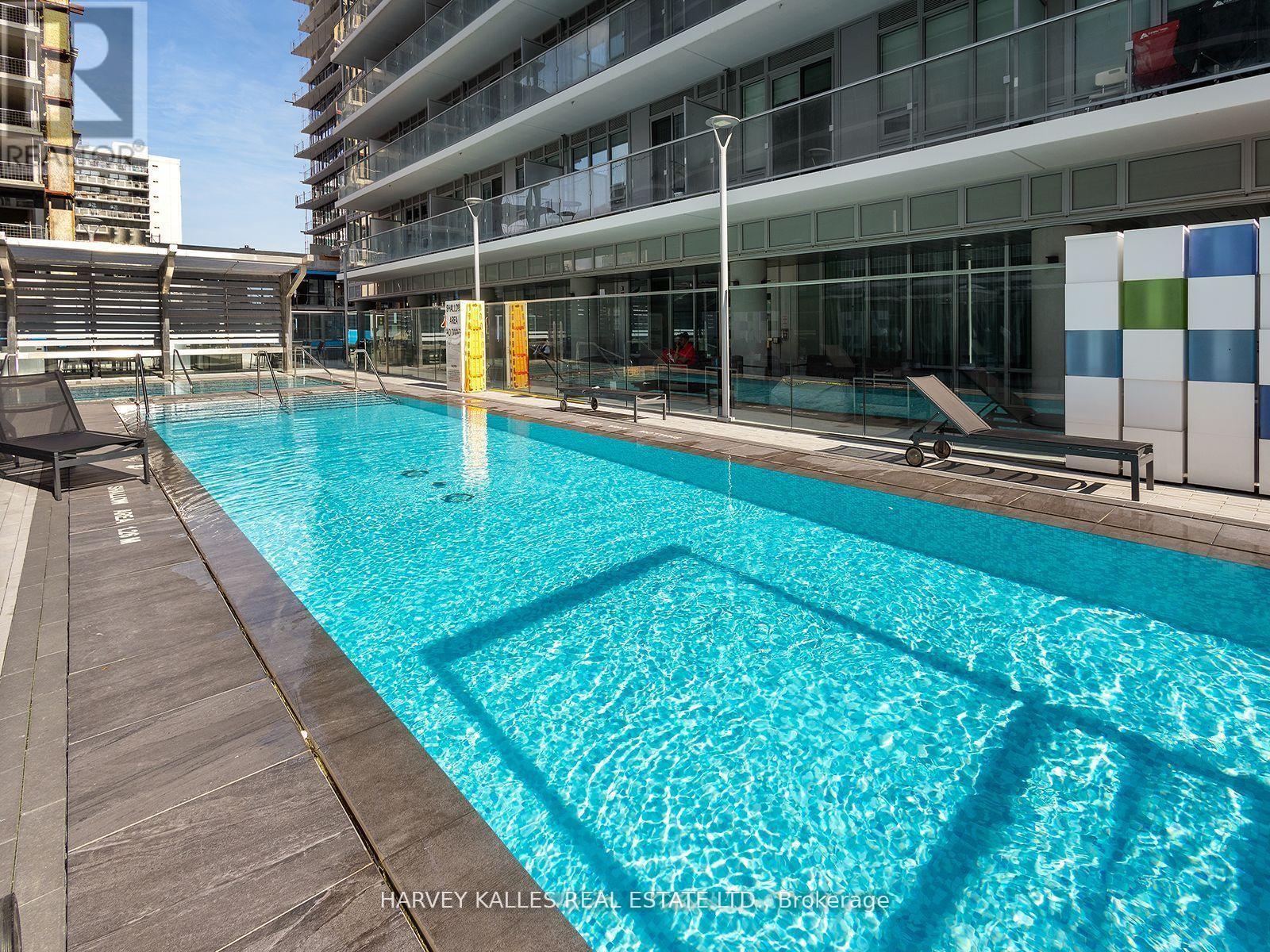99 Broadway Avenue — photo 32
