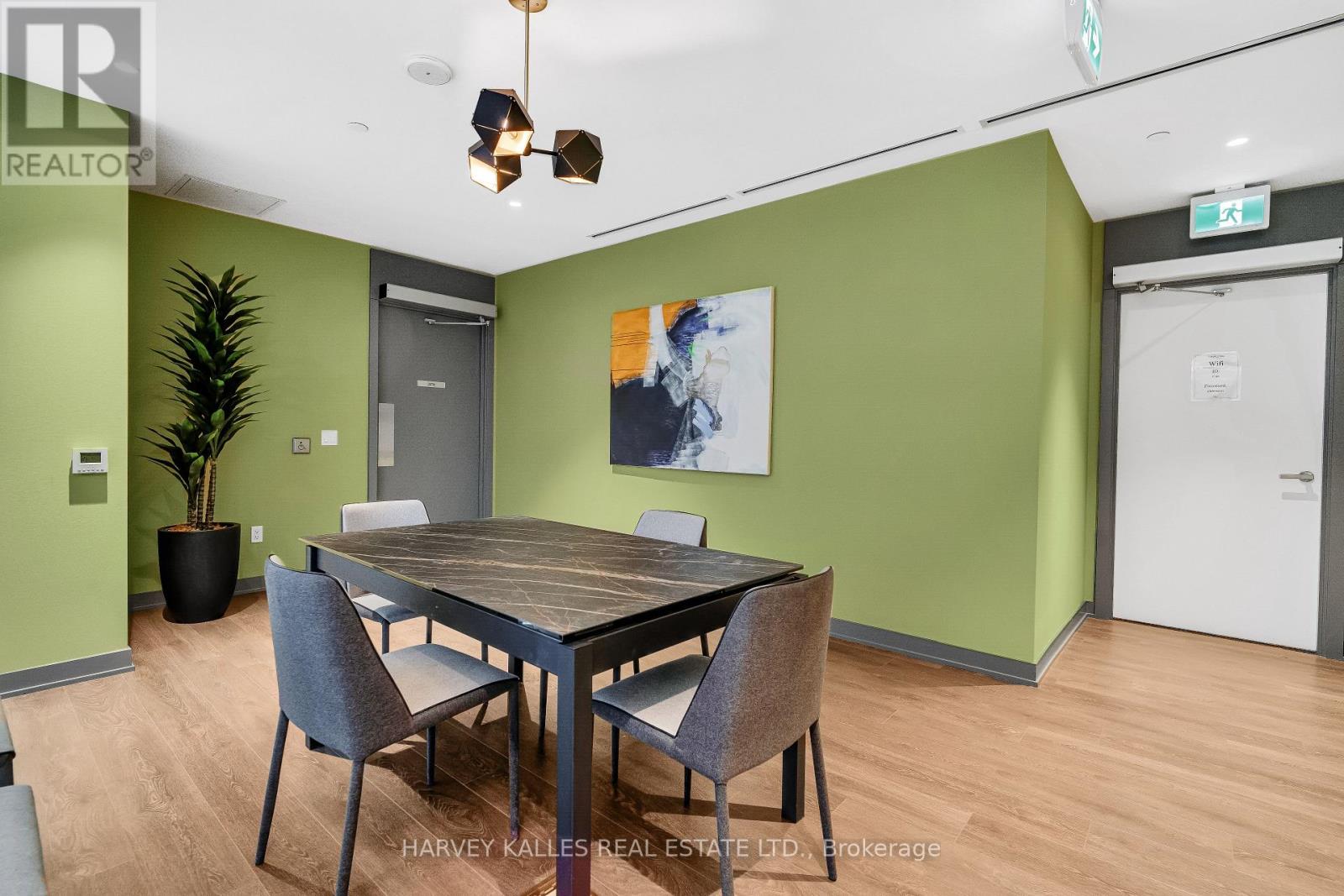99 Broadway Avenue — photo 36