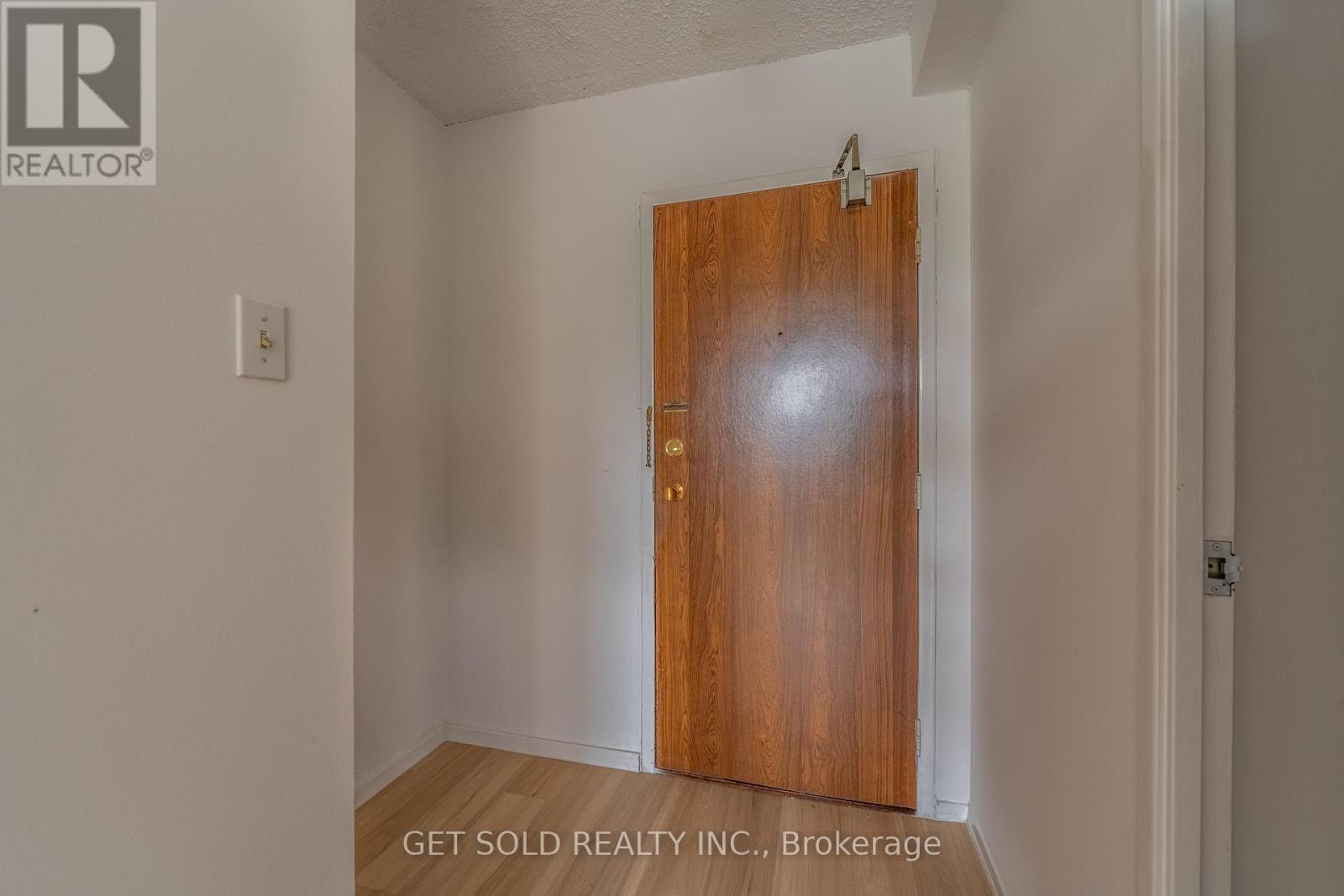 700 Dynes Unit 405 photo 3