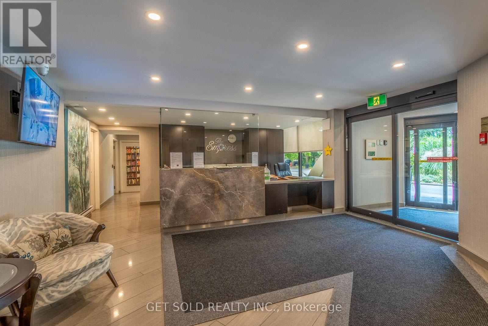 #405 700 DYNES ROAD - Image 32