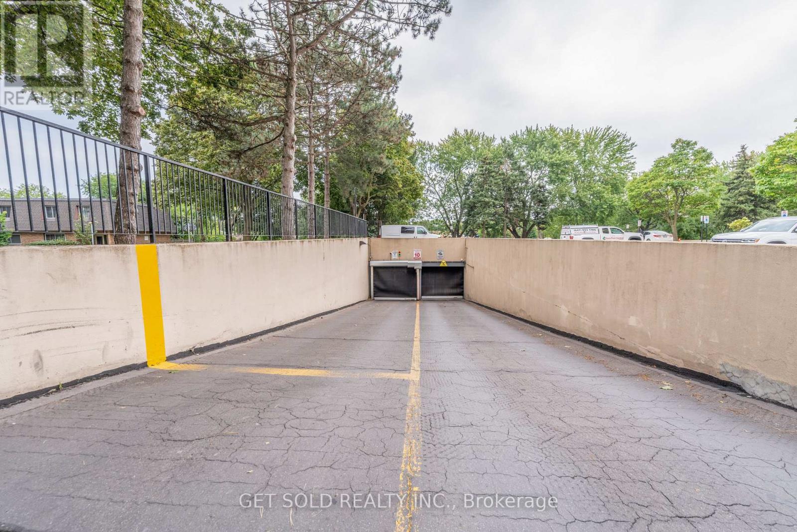 #405 700 DYNES ROAD - Image 33