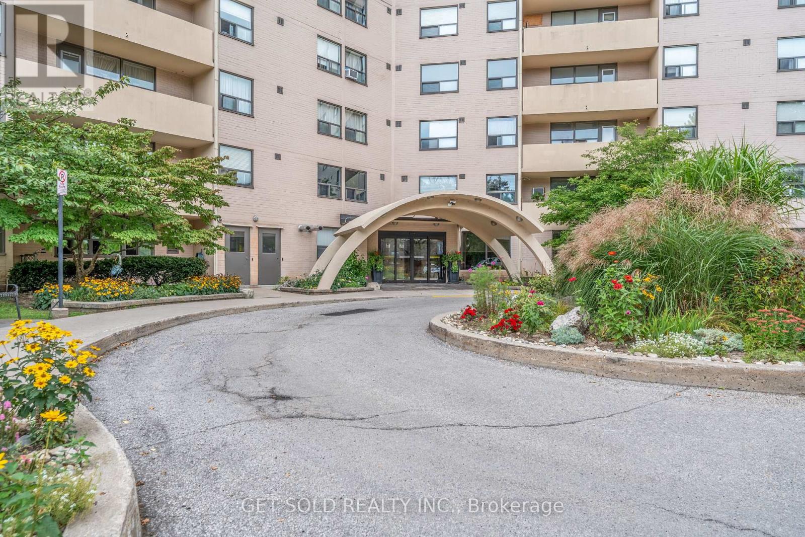 #405 700 DYNES ROAD - Image 34