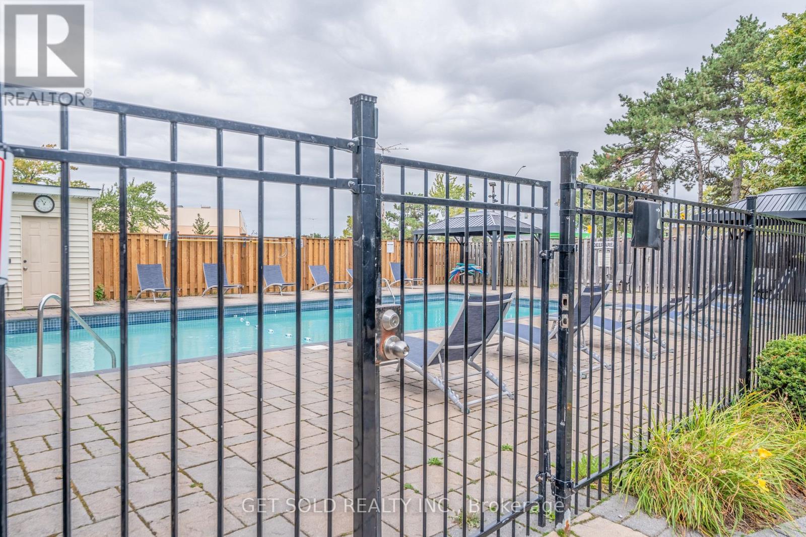 #405 700 DYNES ROAD - Image 35