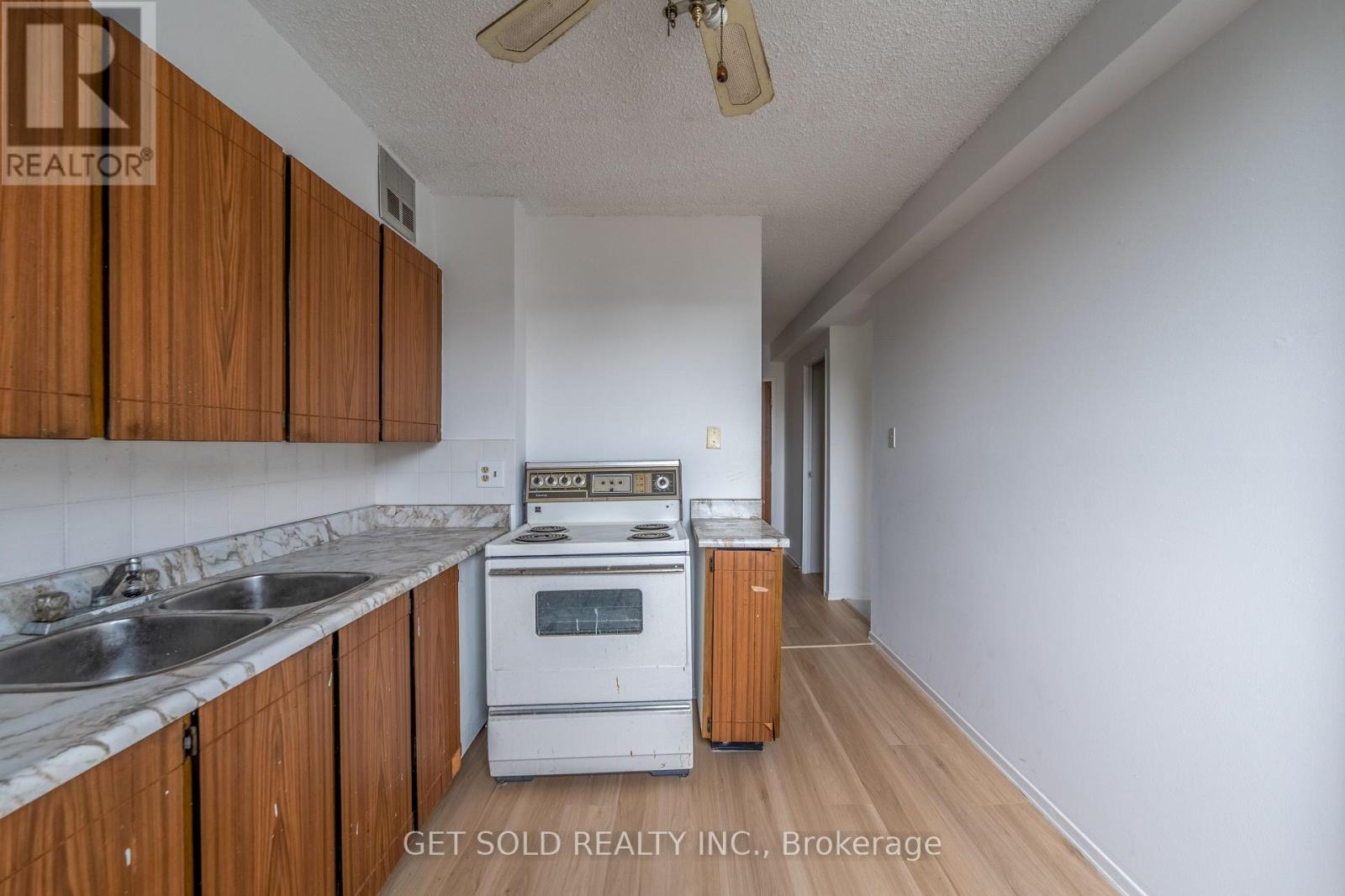 700 Dynes Unit 405 photo 4