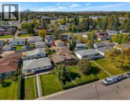 707 Fortalice Crescent Se, Calgary, AB T2A2C8 Photo 36