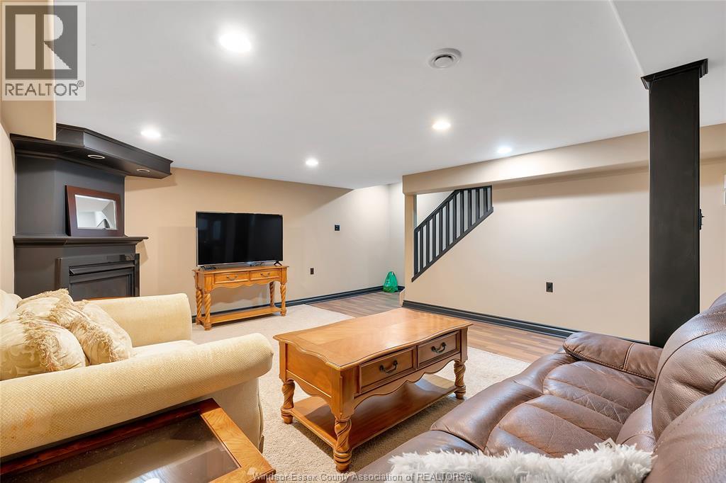 1334 LAKEVIEW - Image 24