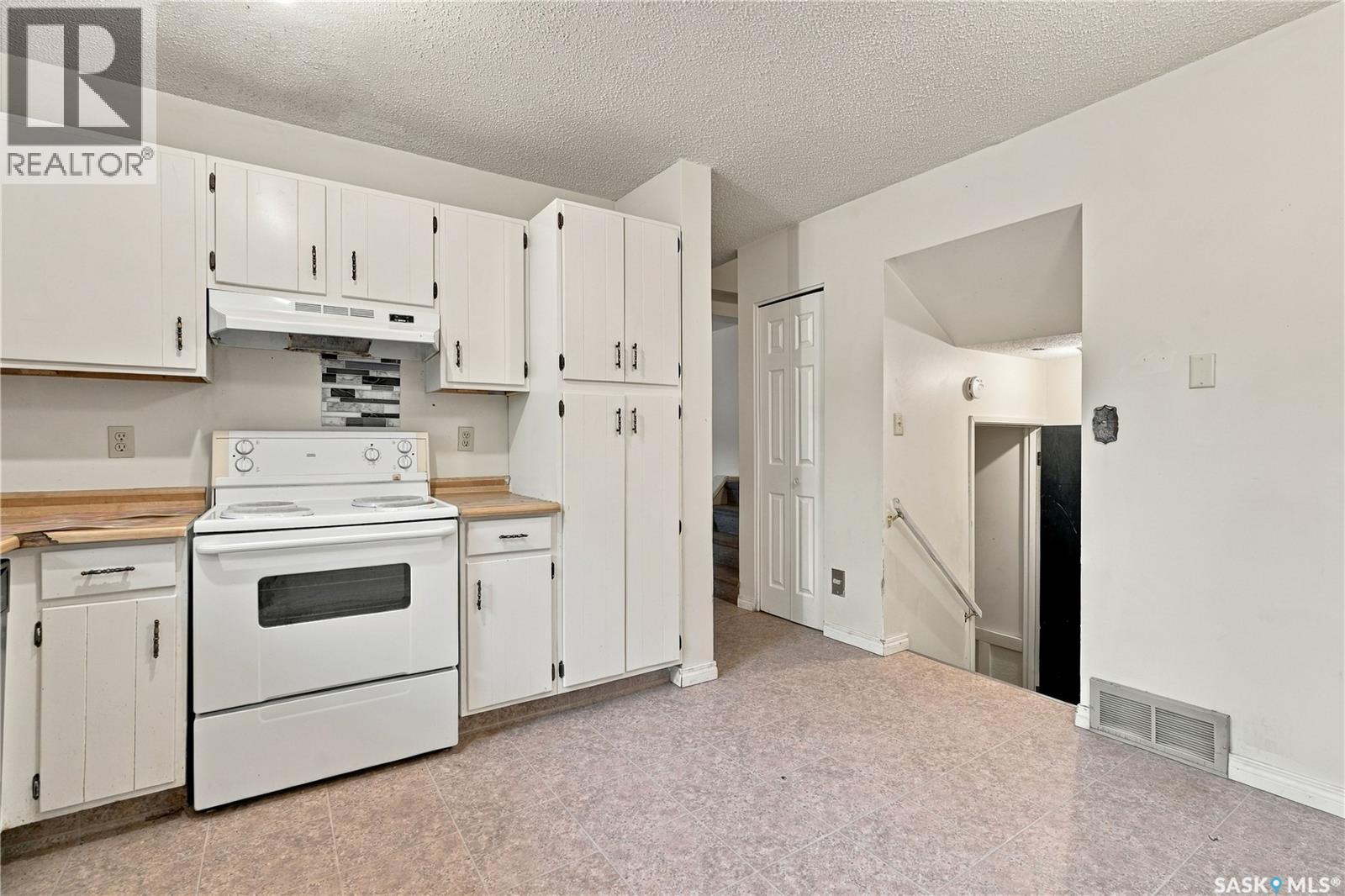 #12 215 Primrose DRIVE - 14