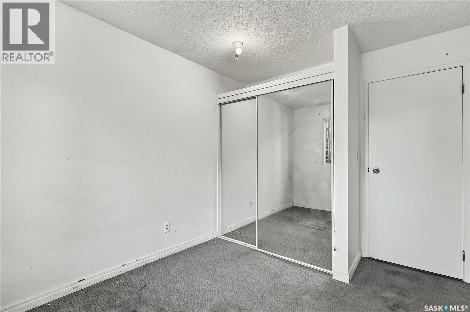 #12 215 Primrose DRIVE - 22