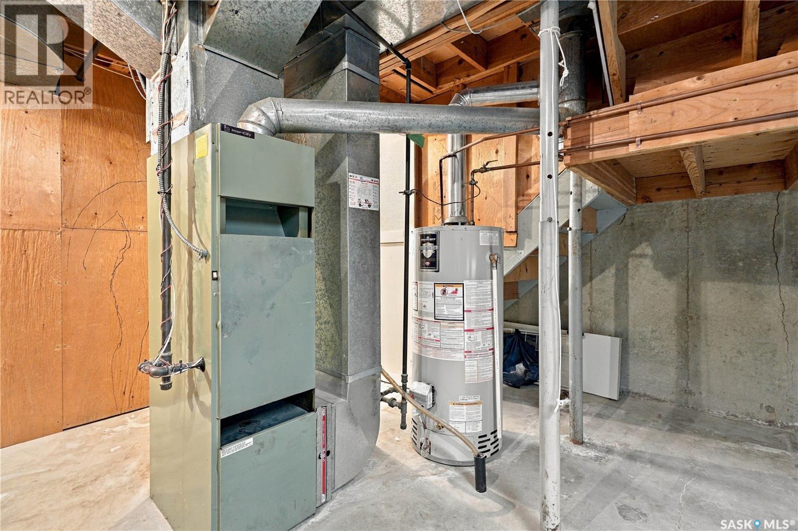 #12 215 Primrose DRIVE - 29
