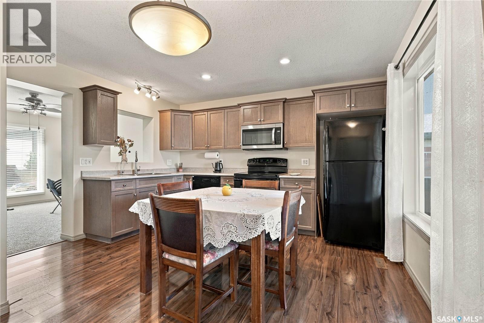 927 927 Glenview COVE, Martensville — photo 8