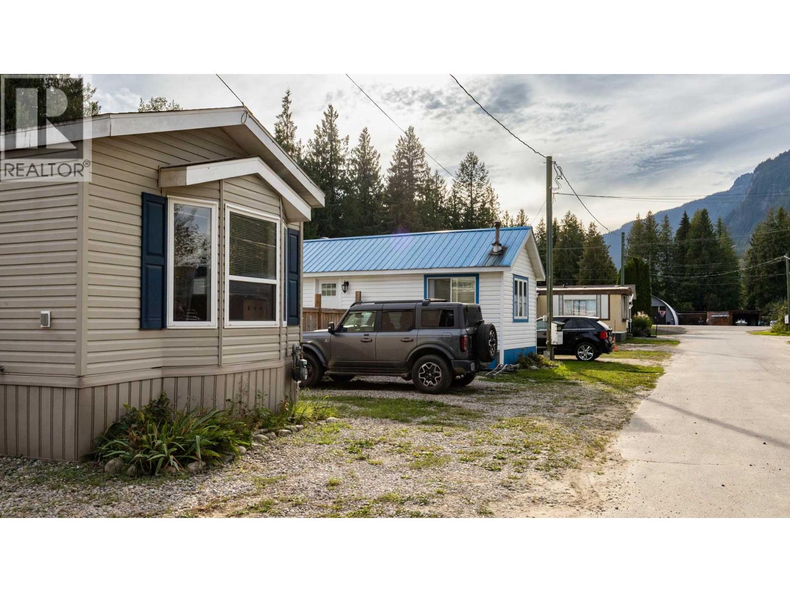 978 Lundell Road, Revelstoke, British Columbia, V0E2S0, Revelstoke, British Columbia — photo 4 of 5