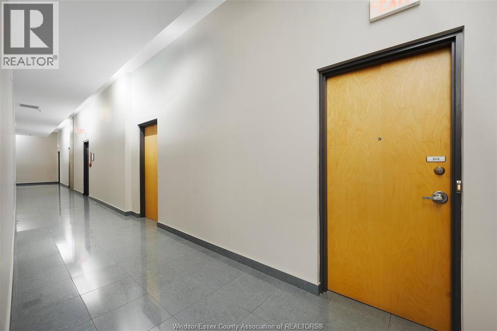#312 2175 Wyandotte STREET East - 37