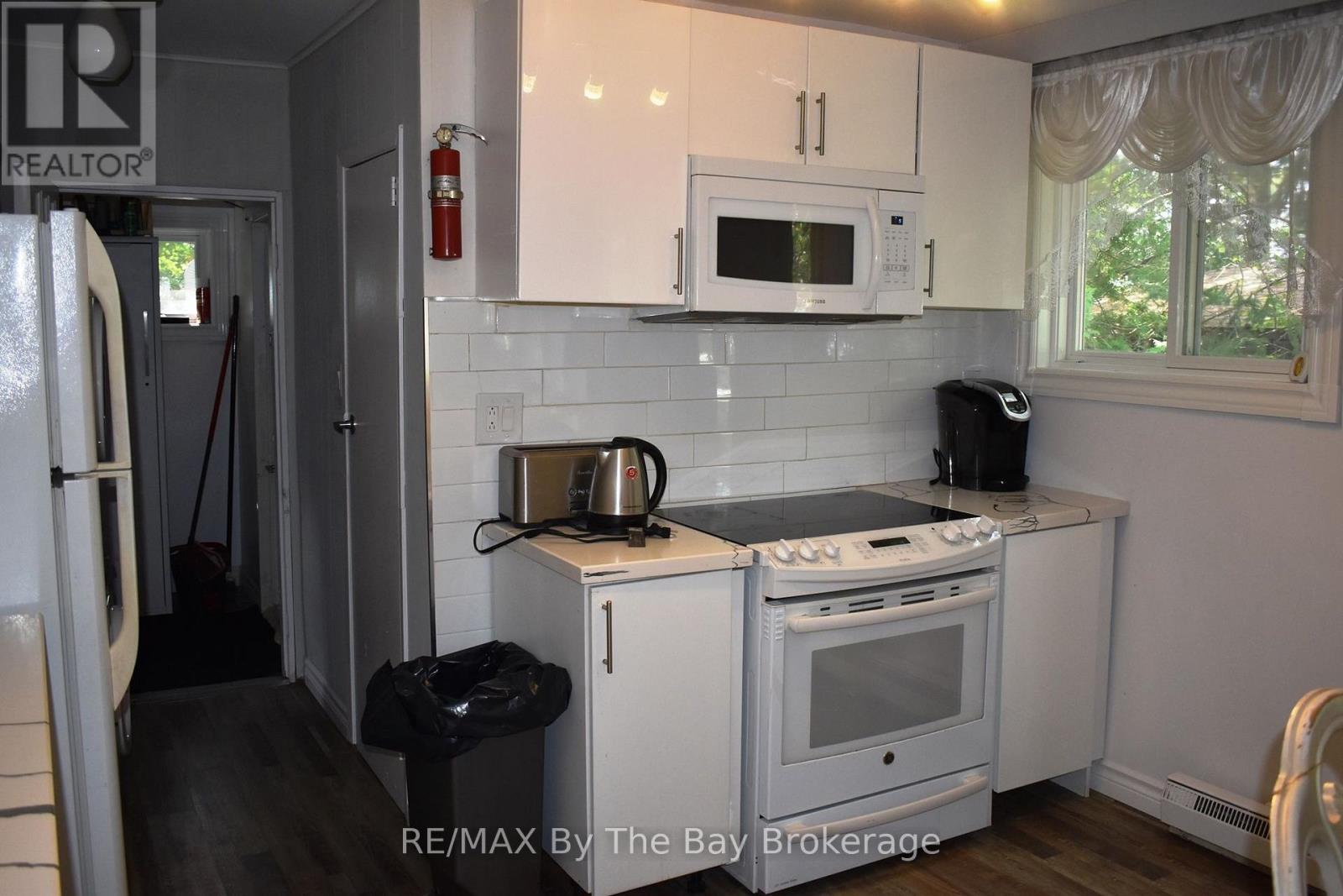 16 ALBERT STREET, Wasaga Beach — photo 6