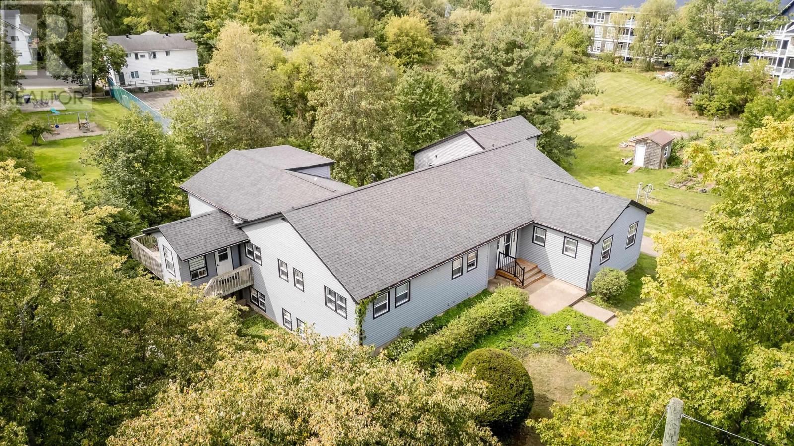 18 Woodman Road