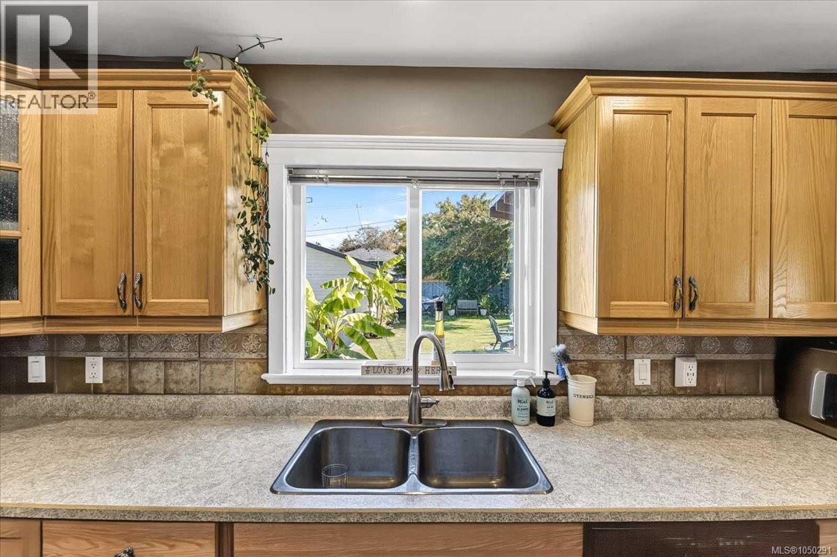 2955 15th Ave - Image 17