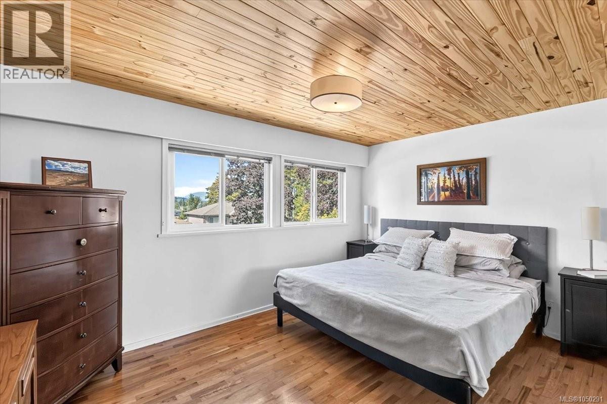 2955 15th Ave - Image 20