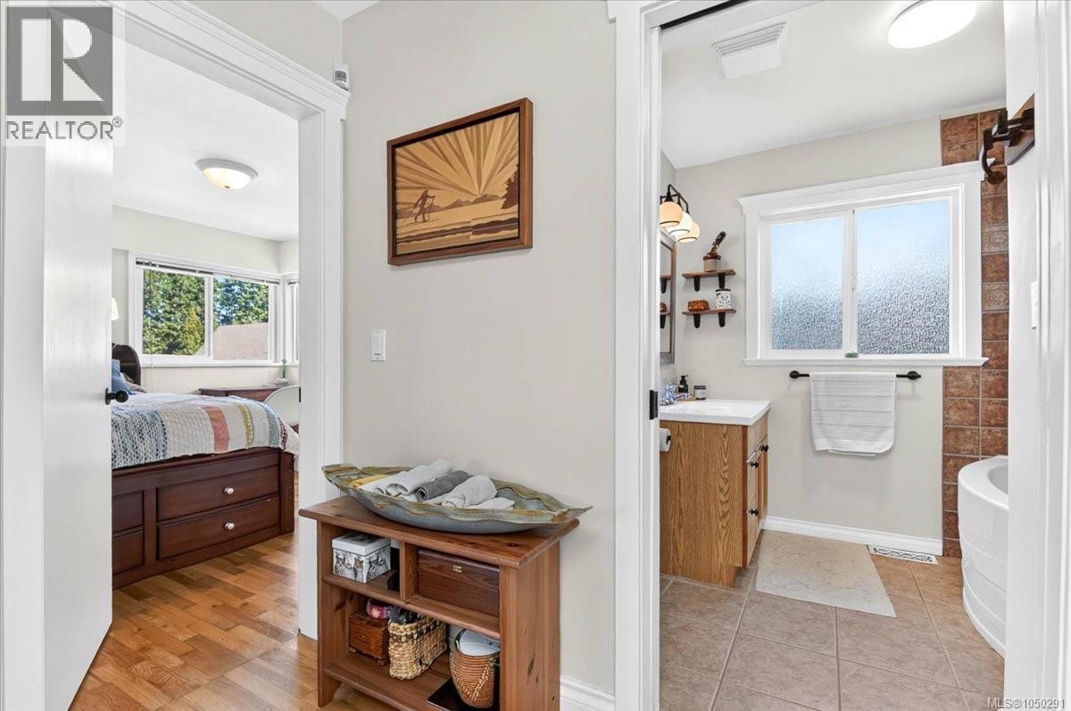 2955 15th Ave - 25