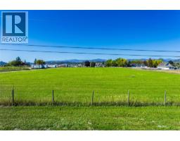 Primary Bedroom - 4781 Old Vernon Road, Kelowna, BC V1X7V6 Photo 11