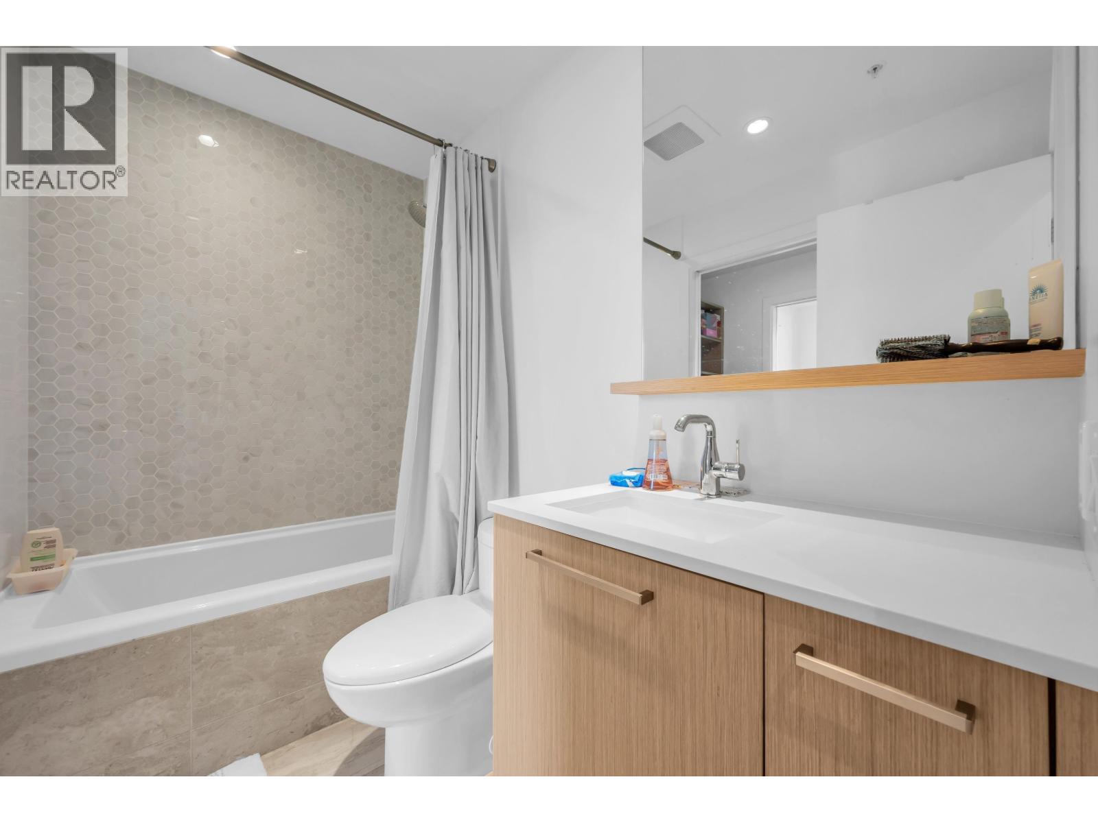 2 Bed, 2 Bath House for Sale in Coquitlam – 3202 567 CLARKE ROAD, Coquitlam – MLS# R3167722 - Image 13