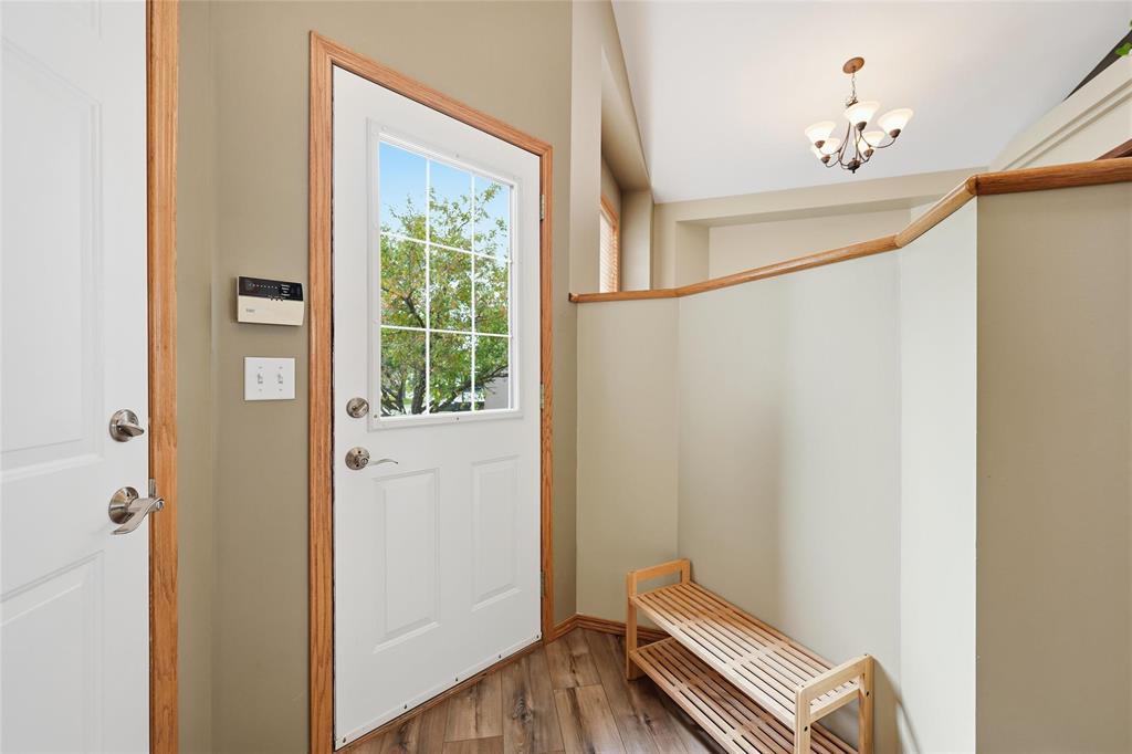 51 Briarlynn Road, Winnipeg, Manitoba, R3T6A3, Winnipeg, Manitoba — photo 4 of 5