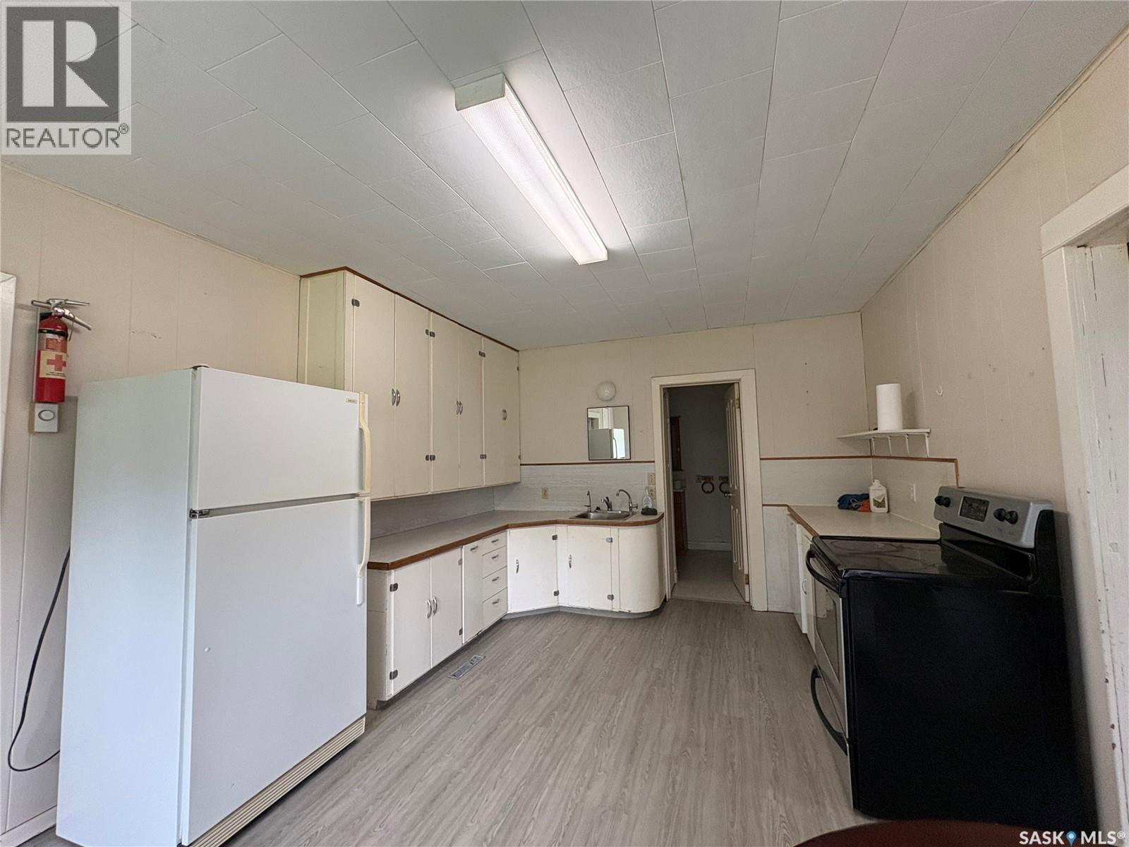 232 Burton STREET, Abernethy — photo 4