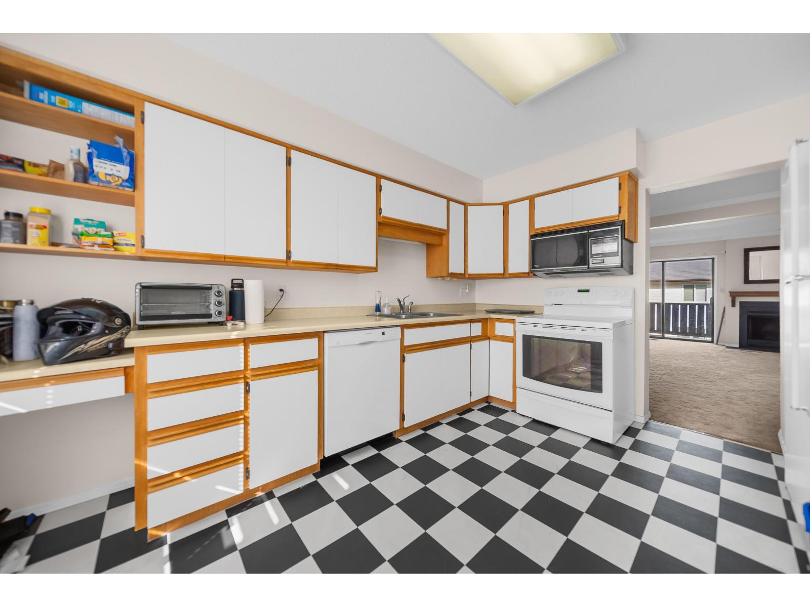 Photo of 5 32858 LANDEAU PLACE 16