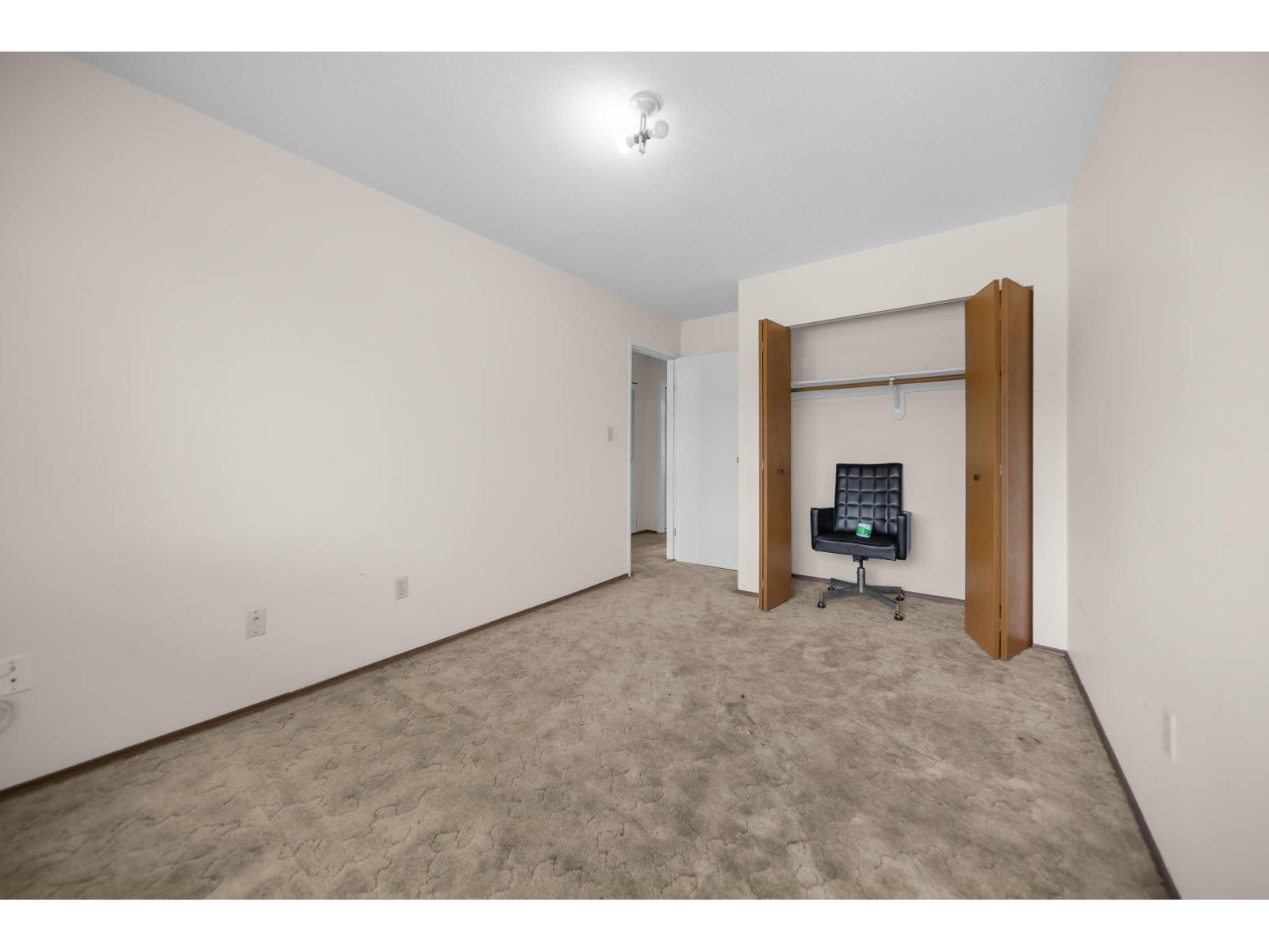 Photo of 5 32858 LANDEAU PLACE 27